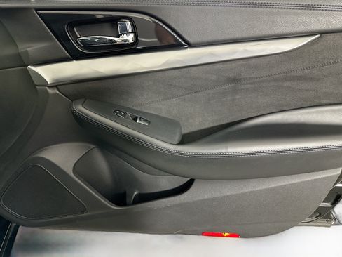 Used 2016 Nissan Maxima SR FWD image 31
