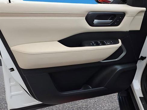 New 2026 Nissan Armada Platinum image 15