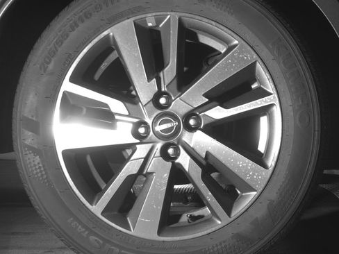 Used 2025 Nissan Versa SV image 15