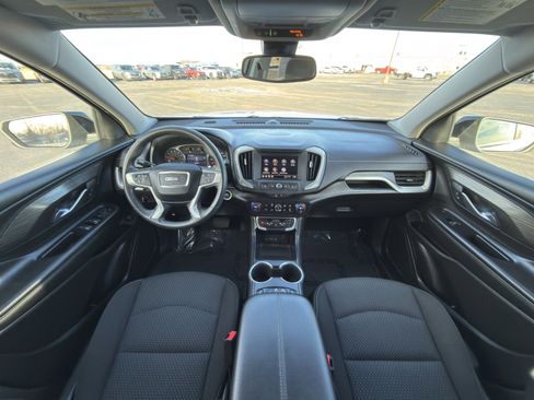 Used 2023 GMC Terrain SLE w/ Driver Convenience Package image 12