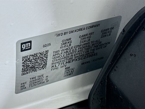 Used 2025 Chevrolet Trax LT w/ LT Convenience Package FWD image 12