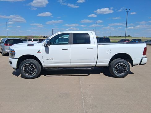 Used 2026 RAM 2500 Laramie AWD/4WD image 5