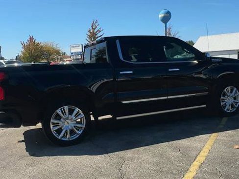 Used 2022 Chevrolet Silverado 1500 High Country w/ High Country Premium Package image 9