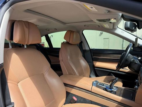 Used 2014 BMW 750i image 17