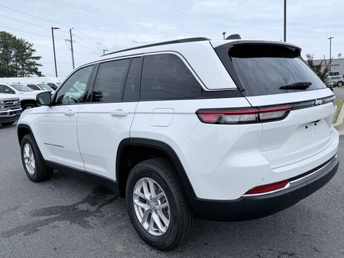 New 2026 Jeep Grand Cherokee Laredo RWD image 6