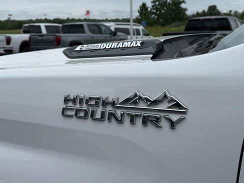 Used 2022 Chevrolet Silverado 2500 High Country AWD/4WD image 12