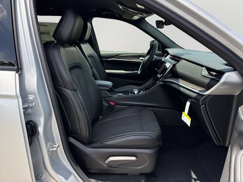 New 2026 Jeep Grand Cherokee L 4WD image 12