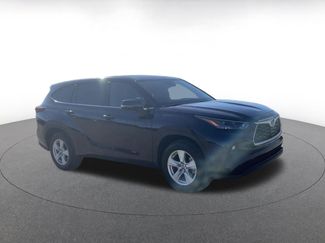 Used 2025 Toyota Highlander LE video 2