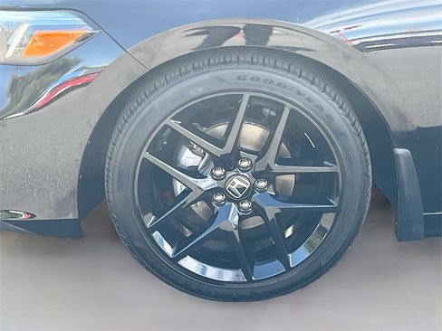 Used 2025 Honda Civic Sport image 29