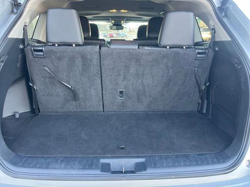 Certified 2024 Toyota Highlander XLE image 32