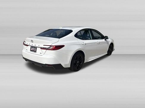 Used 2025 Toyota Camry SE FWD image 5
