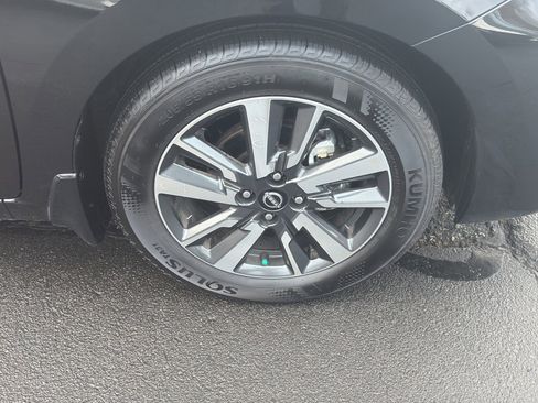 Used 2025 Nissan Versa SV w/ Trunk Package image 9