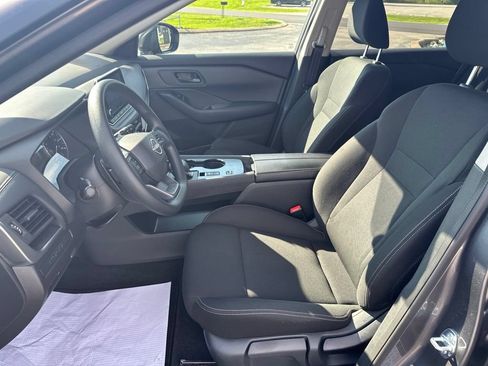 Used 2025 Nissan Rogue S FWD image 15