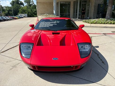 Used 2005 Ford GT RWD image 2