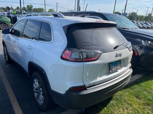 Used 2019 Jeep Cherokee Latitude w/ Cold Weather Group FWD image 6