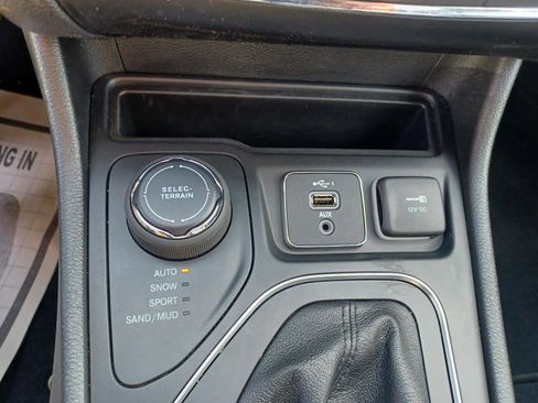 Used 2021 Jeep Cherokee Latitude Lux AWD/4WD image 13
