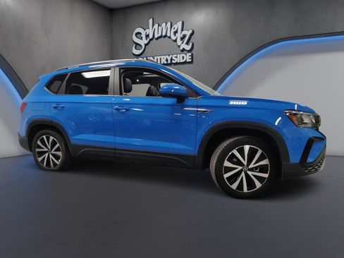Certified 2023 Volkswagen Taos SE w/ Panoramic Sunroof Package image 3