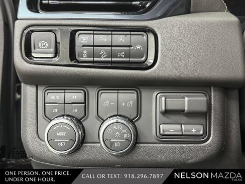 Used 2025 GMC Yukon AT4 w/ AT4 Premium Plus Package AWD/4WD image 22