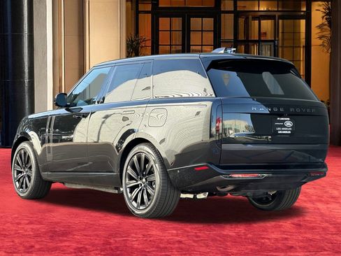 New 2026 Land Rover Range Rover SE image 4