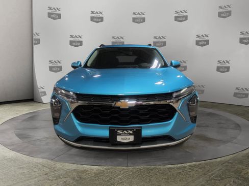 Used 2025 Chevrolet Trax LT w/ LT Convenience Package image 8