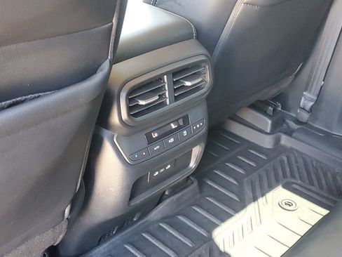 Used 2025 Honda Pilot Touring image 12