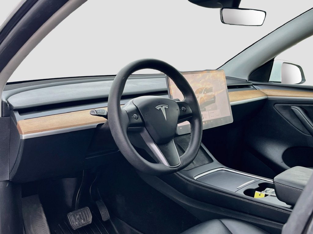 Used 2025 Tesla Model Y Long Range AWD/4WD image 9
