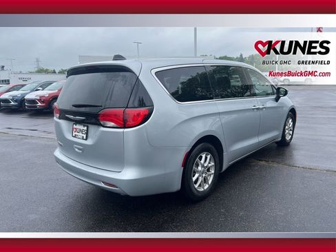Used 2022 Chrysler Voyager LX FWD image 3