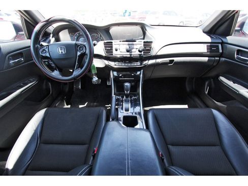 Used 2017 Honda Accord Sport image 10