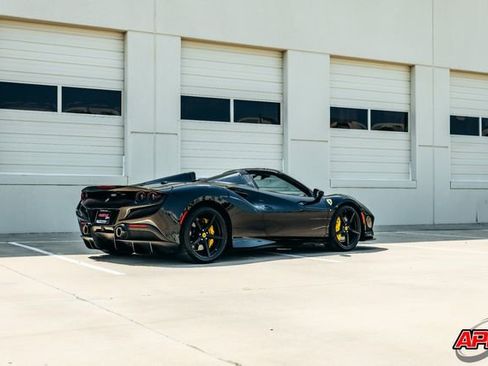 Used 2022 Ferrari F8 Tributo image 57