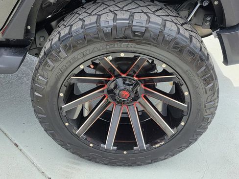 Used 2018 Jeep Wrangler Unlimited Sahara AWD/4WD image 40