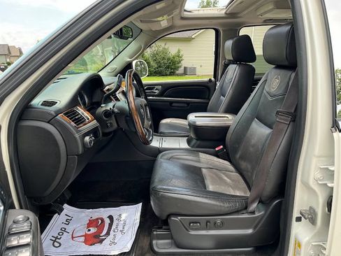 Used 2014 Cadillac Escalade Platinum AWD/4WD image 8