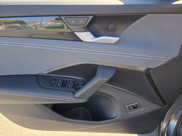 New 2026 Volkswagen Tiguan SE R-Line FWD image 10