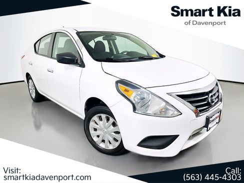 Used 2019 Nissan Versa SV FWD image 1