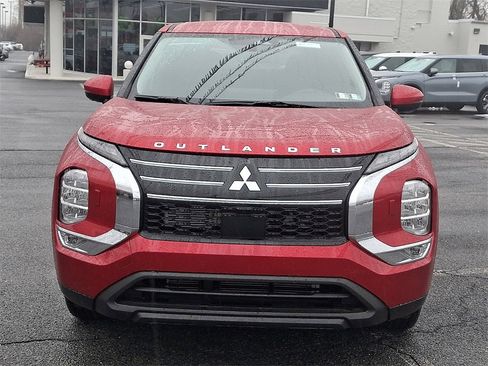New 2026 Mitsubishi Outlander ES image 2