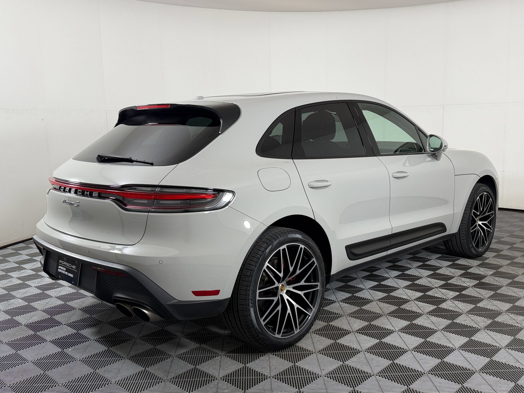 Certified 2024 Porsche Macan S AWD/4WD image 10