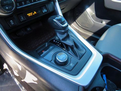 Used 2019 Toyota RAV4 Limited image 26