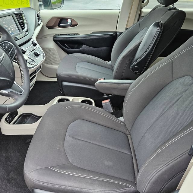 Used 2022 Chrysler Voyager LX FWD image 12