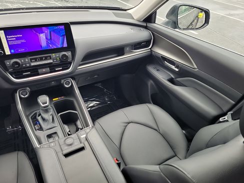 New 2026 Toyota Grand Highlander XLE image 14