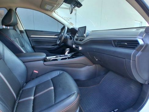 Certified 2025 Nissan Altima 2.5 SR image 12