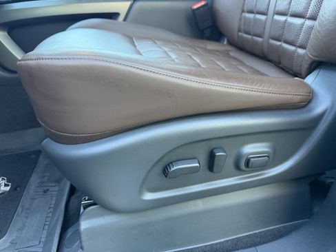 Used 2024 Nissan Titan Platinum Reserve w/ Moonroof Package image 15