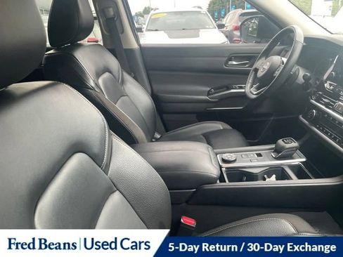 Used 2024 Nissan Pathfinder SL AWD/4WD image 13