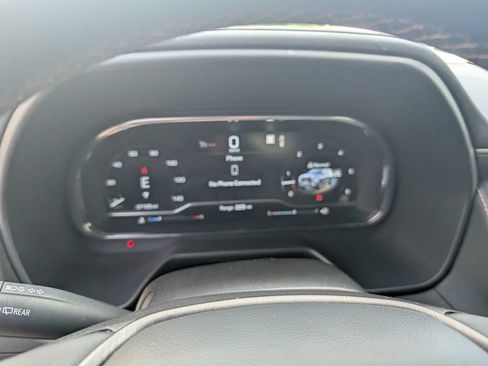 Used 2024 GMC Yukon XL AT4 w/ Technology Package AWD/4WD image 20