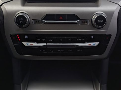 Used 2021 Ford Explorer XLT image 41