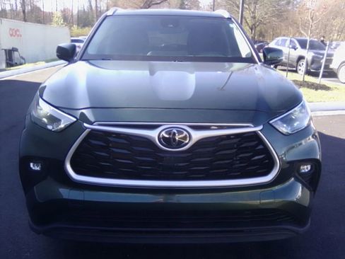 Used 2023 Toyota Highlander XLE image 16
