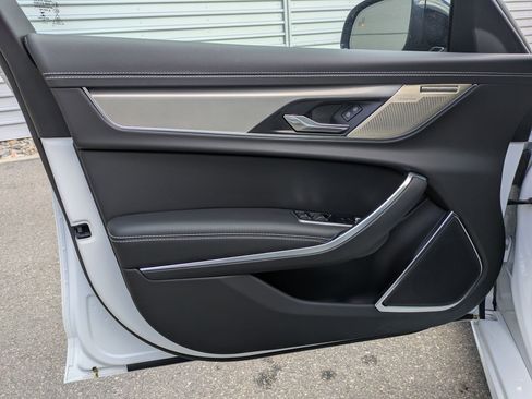 Used 2024 Jaguar XF R-Dynamic SE image 15