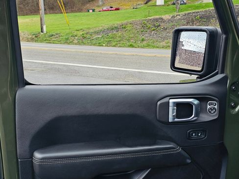 Used 2021 Jeep Wrangler Unlimited Sahara w/ Uconnect 4C Nav & Sound Group image 14