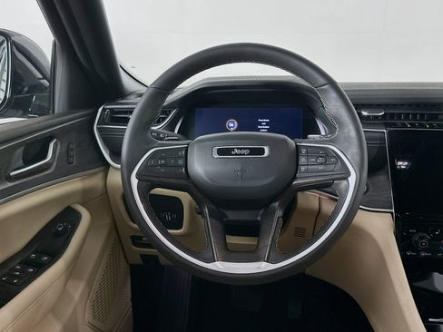 Used 2023 Jeep Grand Cherokee L Limited w/ Luxury Tech Group II image 18