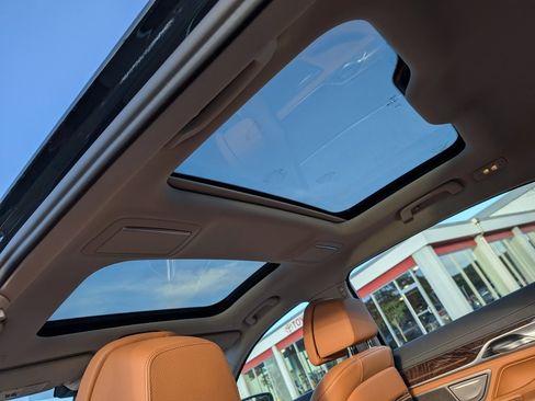 Used 2022 BMW 740i xDrive image 20