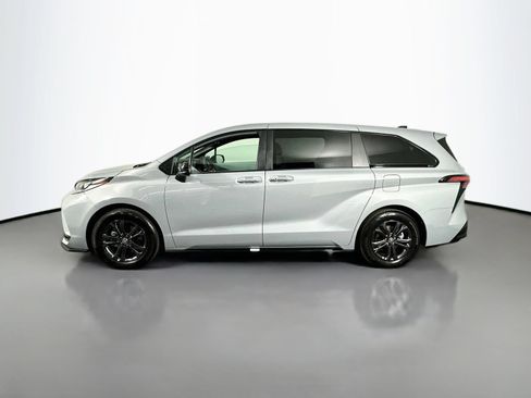 Certified 2025 Toyota Sienna XSE AWD/4WD image 4