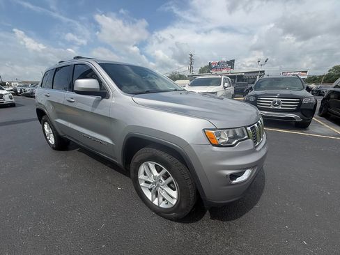 Used 2017 Jeep Grand Cherokee Laredo w/ Quick Order Package 23E AWD/4WD image 1